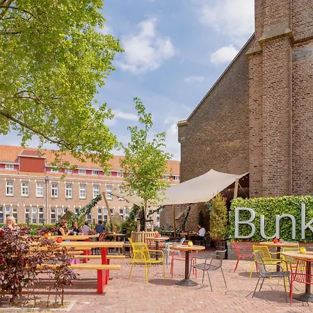 Bunk بيت شباب *